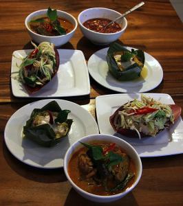 #cambodianfood #khmerfood #feelgoodcafecookingclass #cookingclassinphnompenh